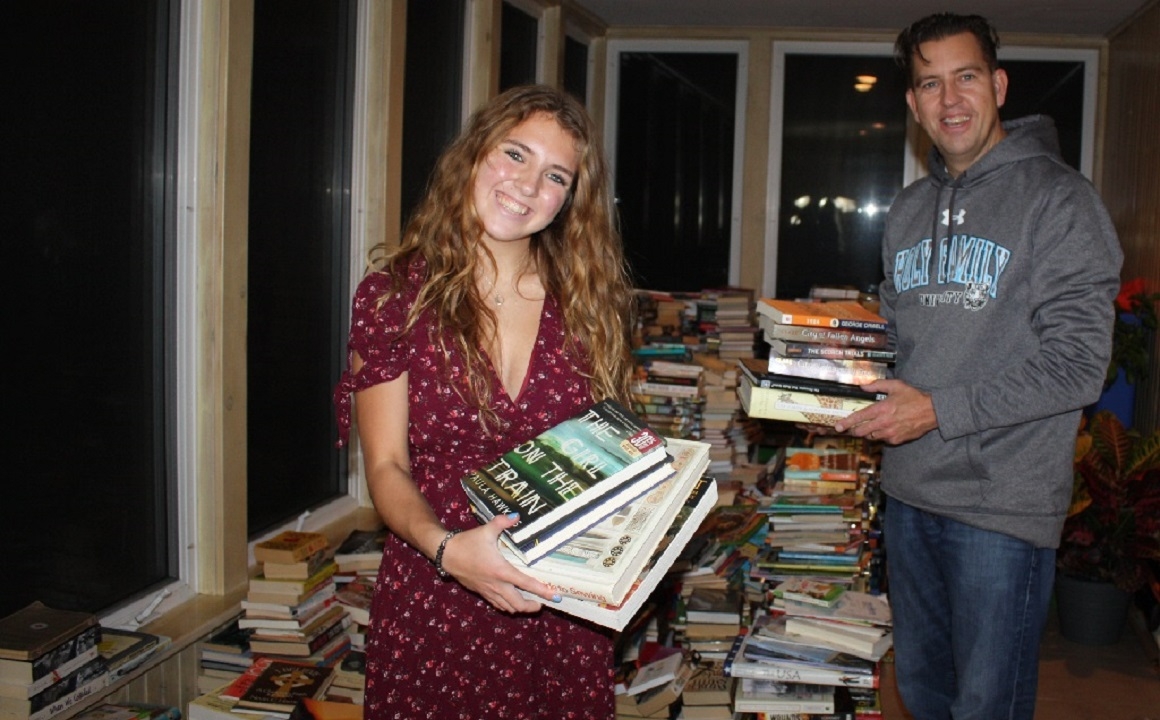 5,000 Books on a Bus
