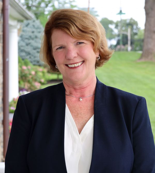 Eileen Heddy headshot